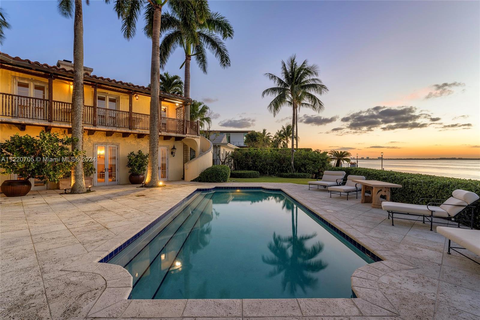 4810 N Bay Rd, Miami Beach, Florida 33140, 6 Bedrooms Bedrooms, ,5 BathroomsBathrooms,Residential,For Sale,4810 N Bay Rd,A11220705