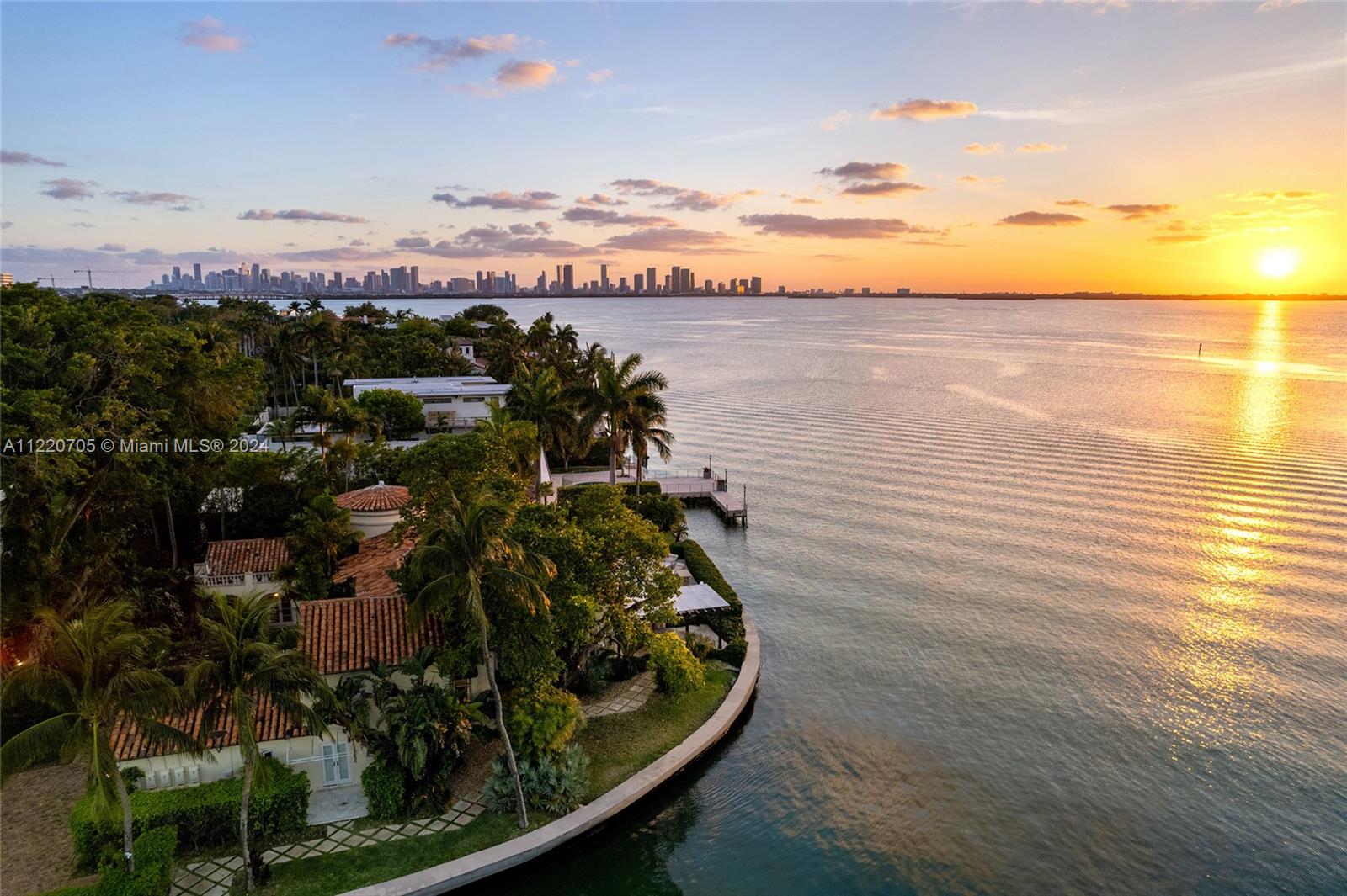 4810 N Bay Rd, Miami Beach, Florida 33140, 6 Bedrooms Bedrooms, ,5 BathroomsBathrooms,Residential,For Sale,4810 N Bay Rd,A11220705