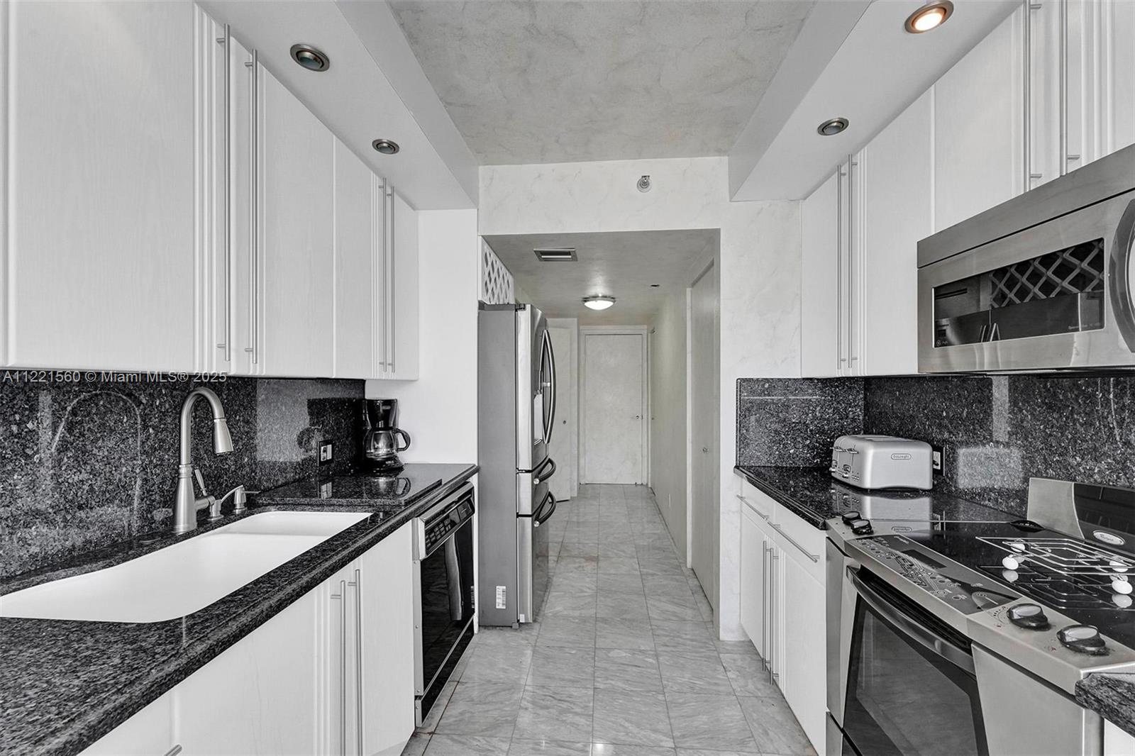 20281 Country Club Dr, Aventura, FL, 33180 United States, 2 Bedrooms Bedrooms, ,2 BathroomsBathrooms,Residential,For Sale,Country Club Dr,A11221560