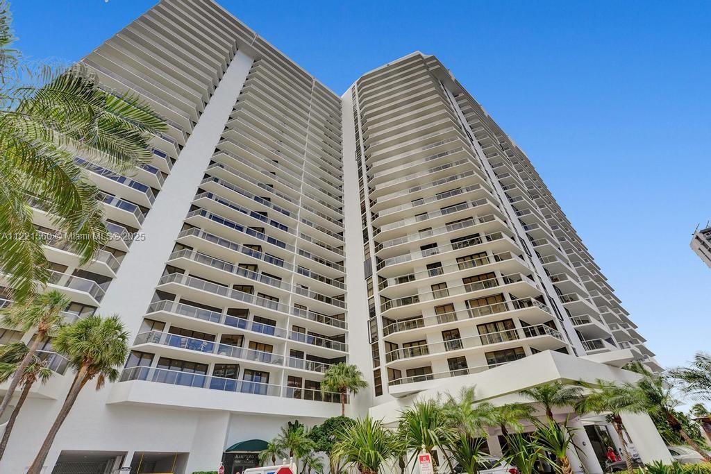 20281 Country Club Dr, Aventura, FL, 33180 United States, 2 Bedrooms Bedrooms, ,2 BathroomsBathrooms,Residential,For Sale,Country Club Dr,A11221560