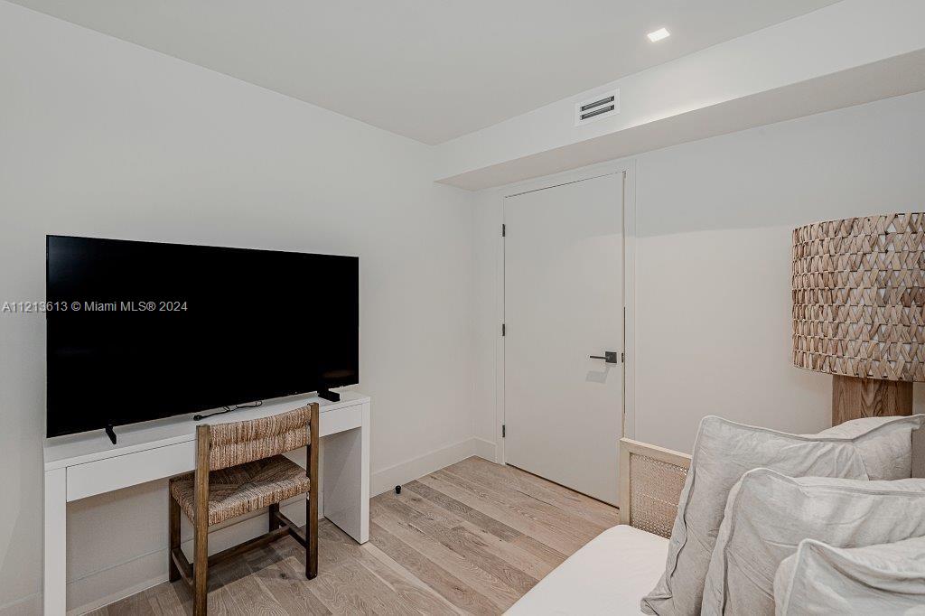 2301 Collins Ave 826, Miami Beach, Florida 33139, 3 Bedrooms Bedrooms, ,2 BathroomsBathrooms,Residentiallease,For Rent,2301 Collins Ave 826,A11213613