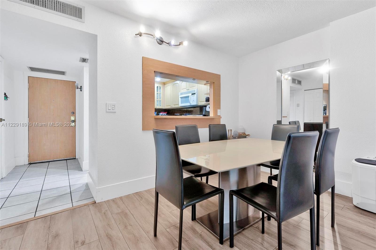 3401 N Country Club Dr 406, Aventura, Florida 33180, 1 Bedroom Bedrooms, ,1 BathroomBathrooms,Residential,For Sale,3401 N Country Club Dr 406,A11229189