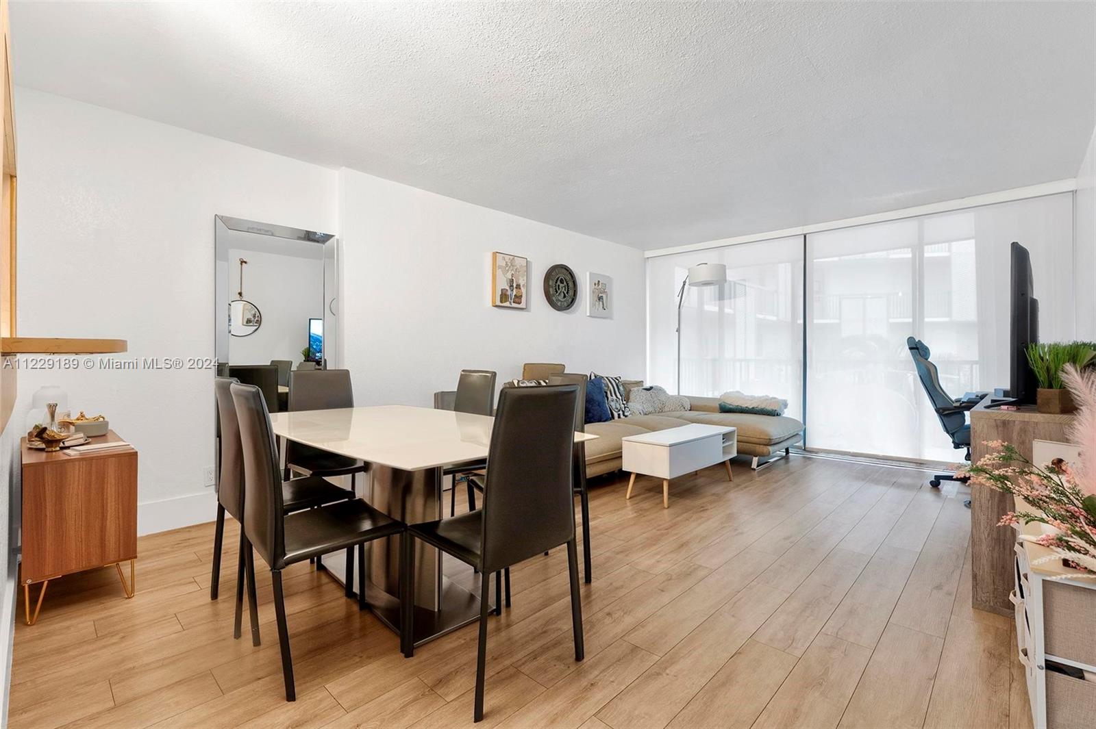 3401 N Country Club Dr 406, Aventura, Florida 33180, 1 Bedroom Bedrooms, ,1 BathroomBathrooms,Residential,For Sale,3401 N Country Club Dr 406,A11229189