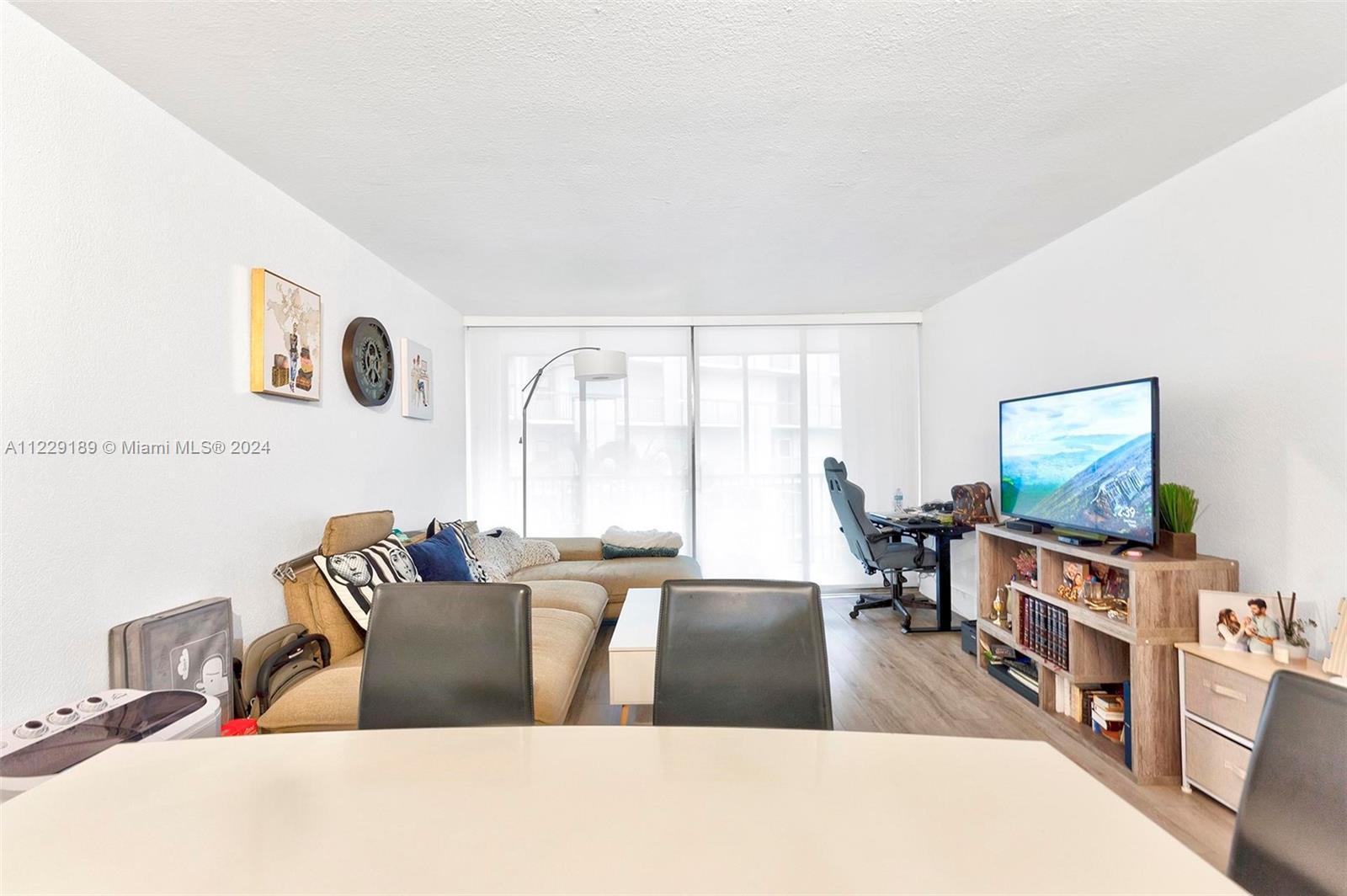 3401 N Country Club Dr 406, Aventura, Florida 33180, 1 Bedroom Bedrooms, ,1 BathroomBathrooms,Residential,For Sale,3401 N Country Club Dr 406,A11229189