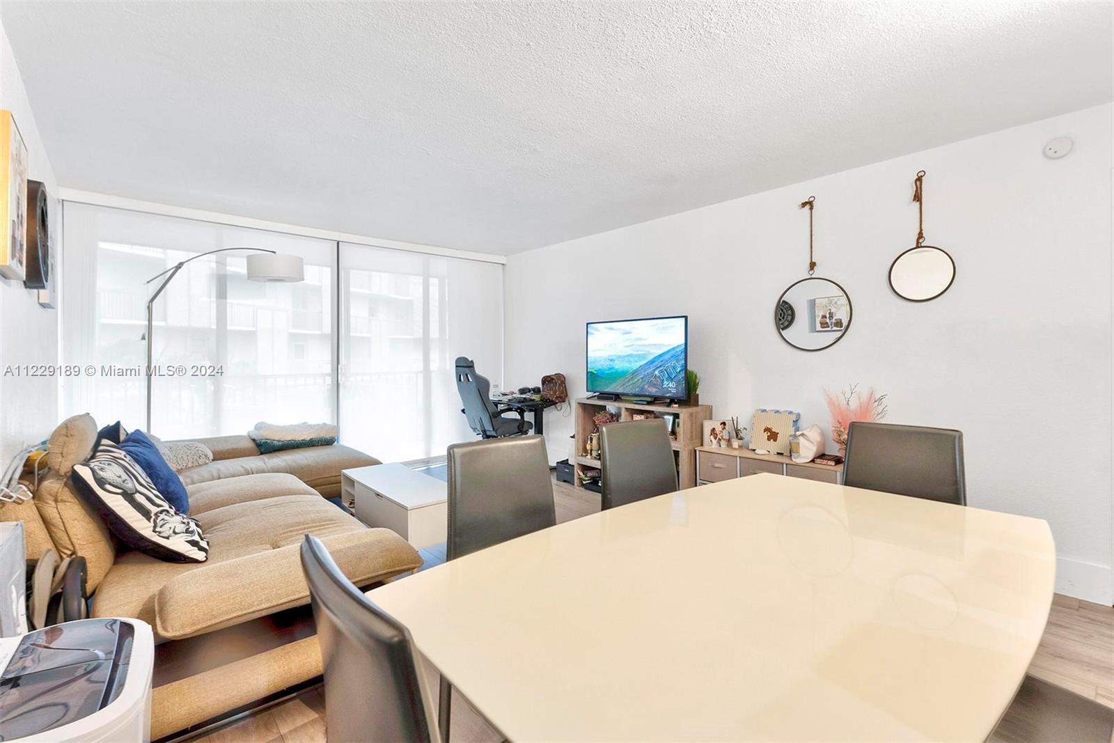 3401 N Country Club Dr 406, Aventura, Florida 33180, 1 Bedroom Bedrooms, ,1 BathroomBathrooms,Residential,For Sale,3401 N Country Club Dr 406,A11229189