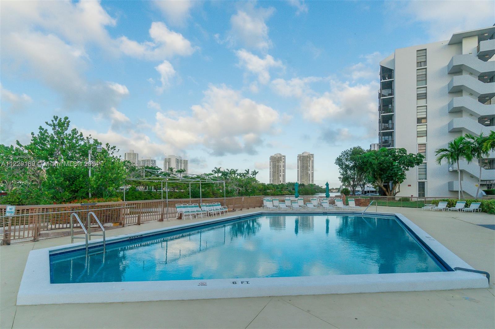 3401 N Country Club Dr 406, Aventura, Florida 33180, 1 Bedroom Bedrooms, ,1 BathroomBathrooms,Residential,For Sale,3401 N Country Club Dr 406,A11229189