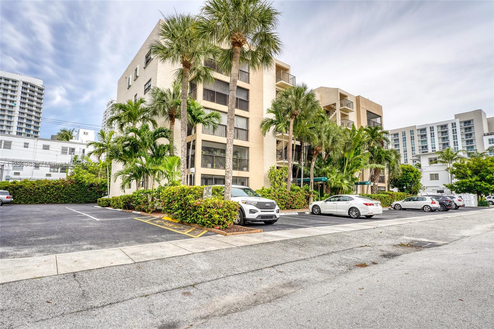 520 Orton Ave, Fort Lauderdale, FL, 33304 United States, 2 Bedrooms Bedrooms, ,2 BathroomsBathrooms,Residential,For Sale,Orton Ave,A11230968