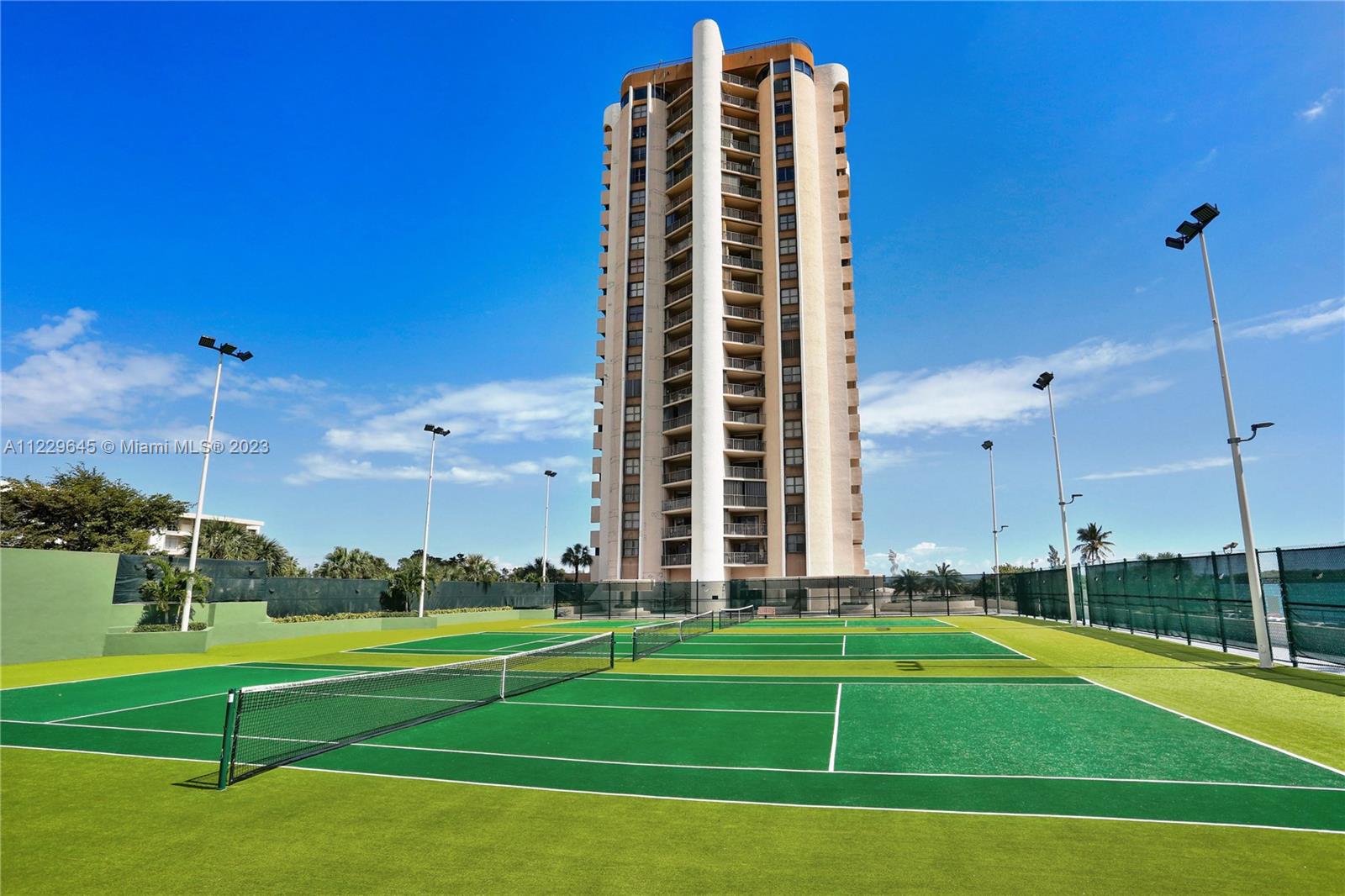 1800 NE 114th St 1807, Miami, Florida 33181, 1 Bedroom Bedrooms, 4 Rooms Rooms,2 BathroomsBathrooms,Residential,For Sale,1800 NE 114th St 1807,A11229645