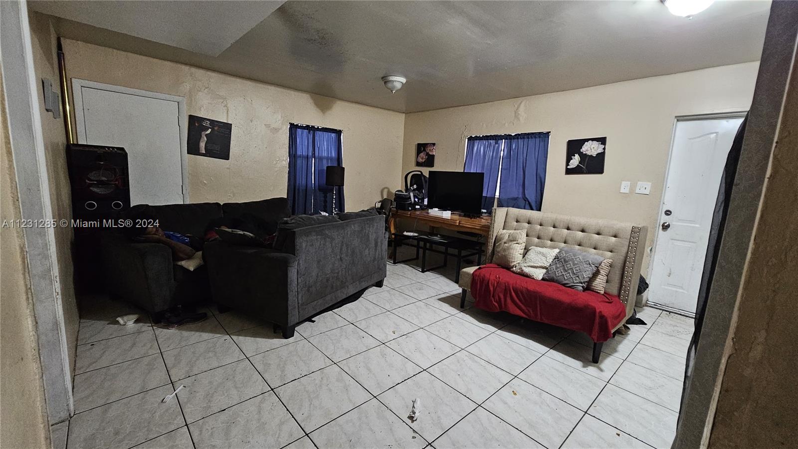 2712 NW 14th street, Fort Lauderdale, FL 33311, 6 Bedrooms Bedrooms, ,2 BathroomsBathrooms,Residential,For Sale,14th street,A11231285