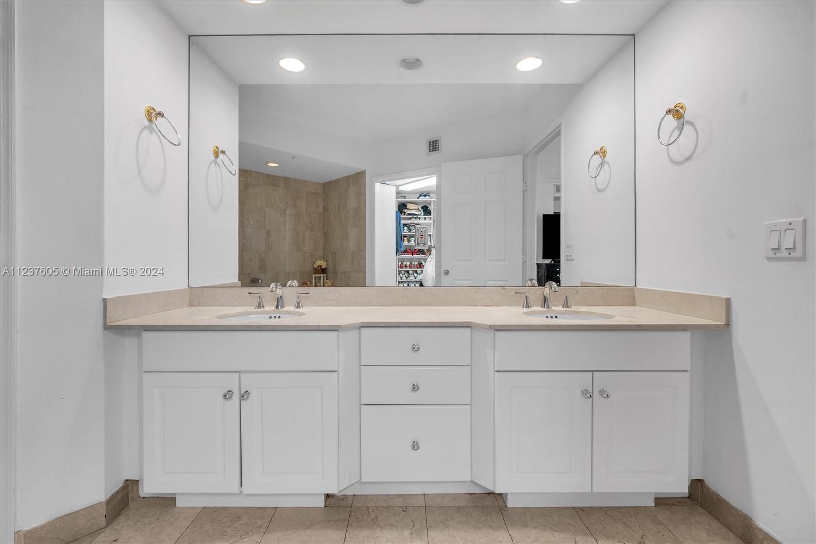 3370 NE 190th St 203, Aventura, Florida 33180, 3 Bedrooms Bedrooms, ,3 BathroomsBathrooms,Residential,For Sale,3370 NE 190th St 203,A11237605