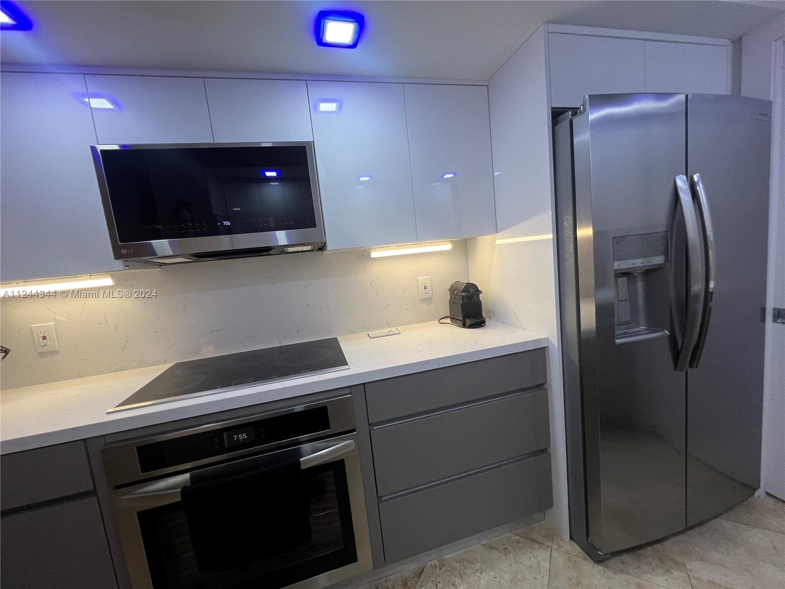 6917 Collins Ave 809, Miami Beach, Florida 33141, 2 Bedrooms Bedrooms, ,1 BathroomBathrooms,Residentiallease,For Rent,6917 Collins Ave 809,A11244344