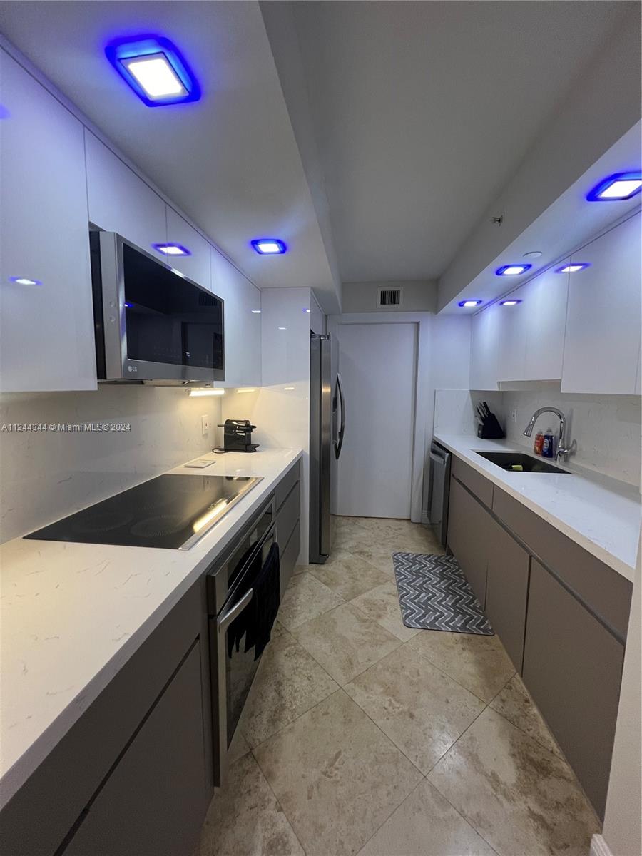 6917 Collins Ave 809, Miami Beach, Florida 33141, 2 Bedrooms Bedrooms, ,1 BathroomBathrooms,Residentiallease,For Rent,6917 Collins Ave 809,A11244344