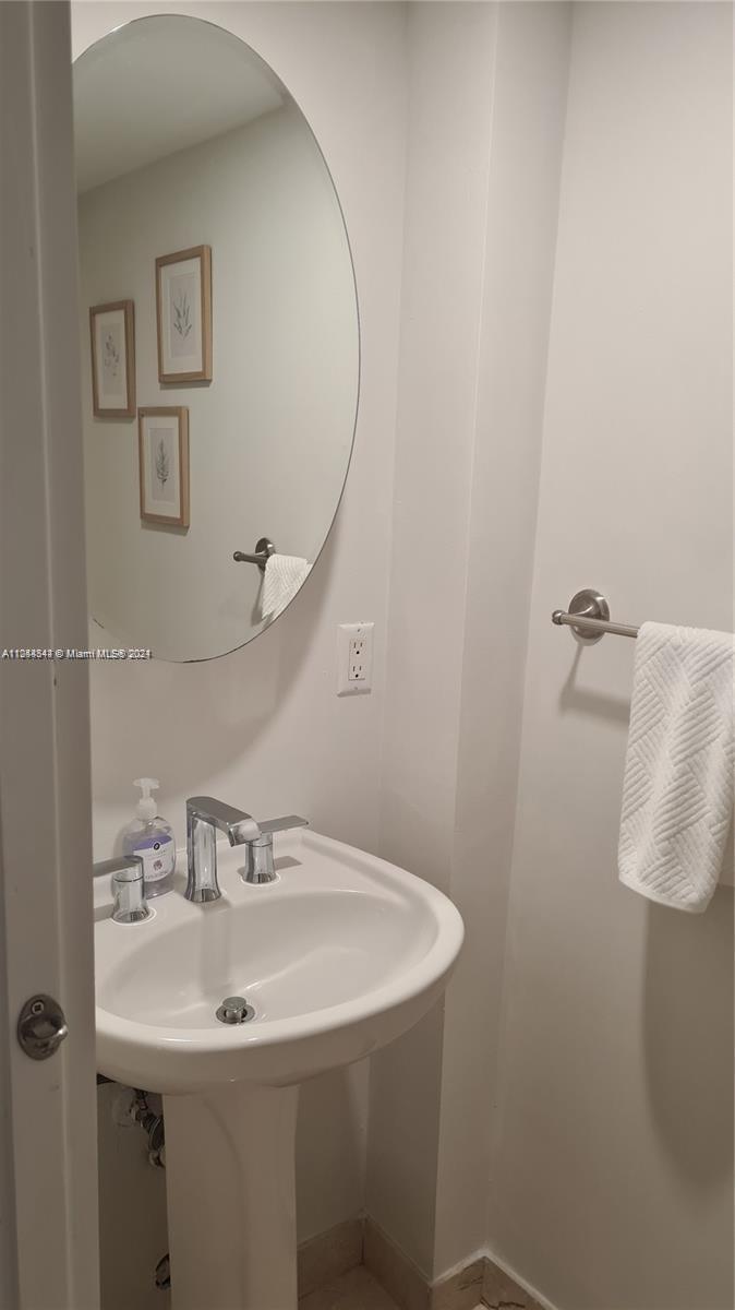 6917 Collins Ave 809, Miami Beach, Florida 33141, 2 Bedrooms Bedrooms, ,1 BathroomBathrooms,Residentiallease,For Rent,6917 Collins Ave 809,A11244344