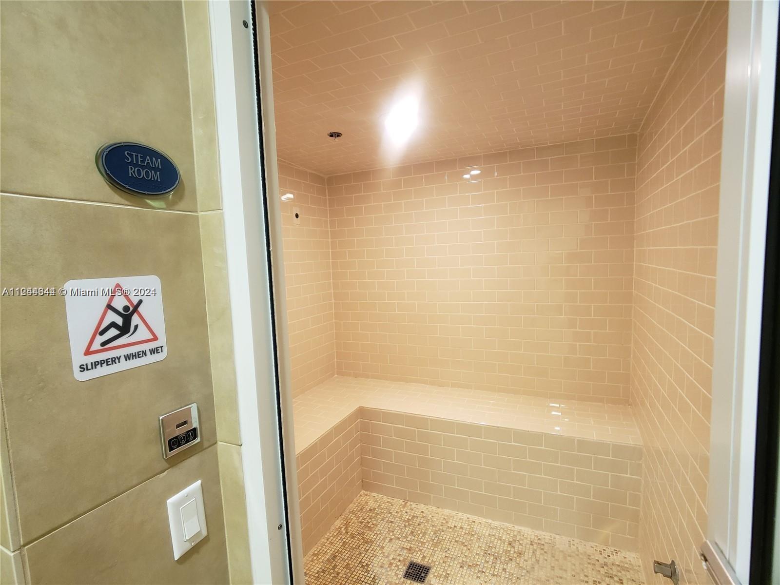 6917 Collins Ave 809, Miami Beach, Florida 33141, 2 Bedrooms Bedrooms, ,1 BathroomBathrooms,Residentiallease,For Rent,6917 Collins Ave 809,A11244344