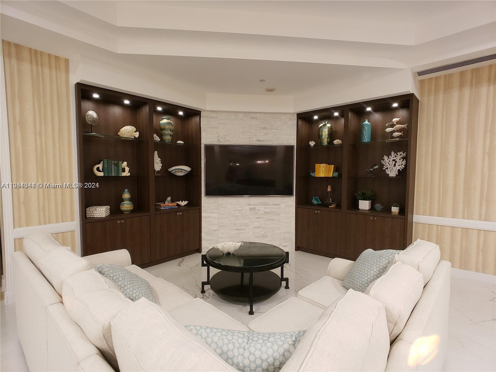 6917 Collins Ave 809, Miami Beach, Florida 33141, 2 Bedrooms Bedrooms, ,1 BathroomBathrooms,Residentiallease,For Rent,6917 Collins Ave 809,A11244344