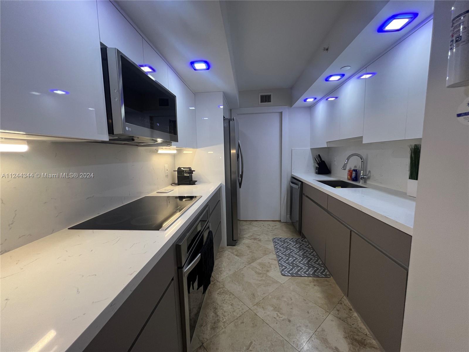 6917 Collins Ave 809, Miami Beach, Florida 33141, 2 Bedrooms Bedrooms, ,1 BathroomBathrooms,Residentiallease,For Rent,6917 Collins Ave 809,A11244344