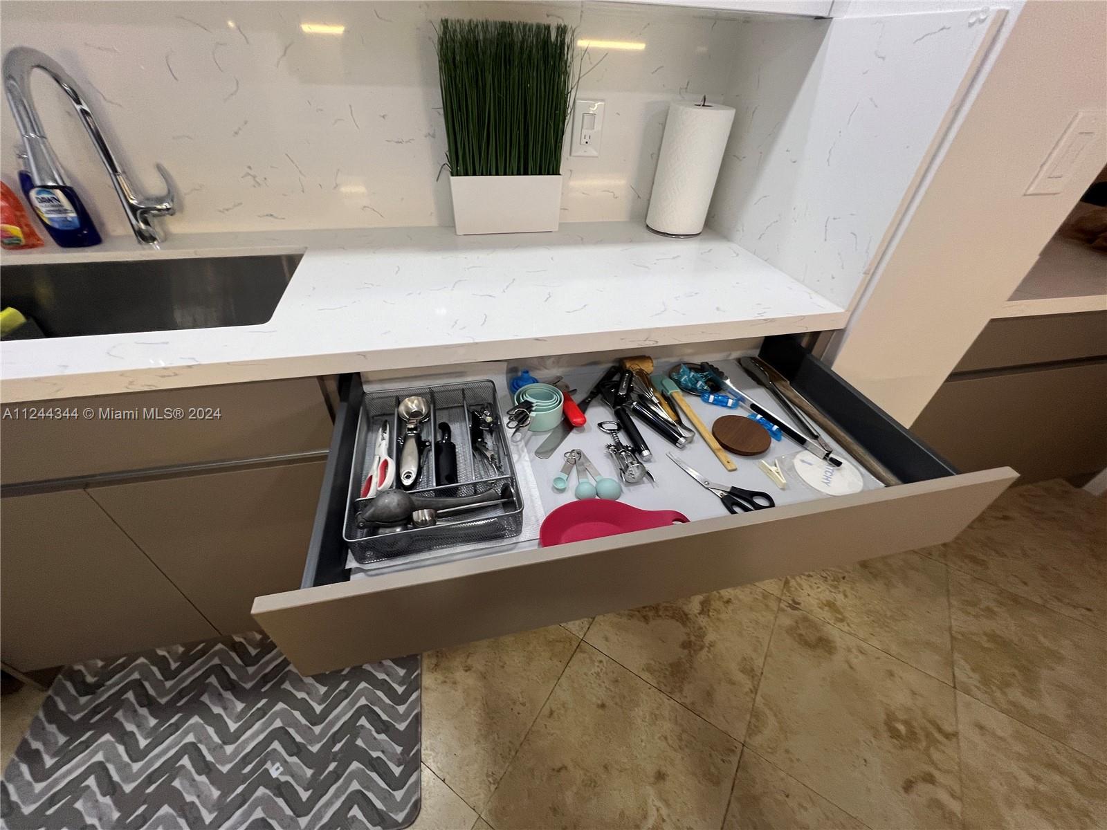 6917 Collins Ave 809, Miami Beach, Florida 33141, 2 Bedrooms Bedrooms, ,1 BathroomBathrooms,Residentiallease,For Rent,6917 Collins Ave 809,A11244344