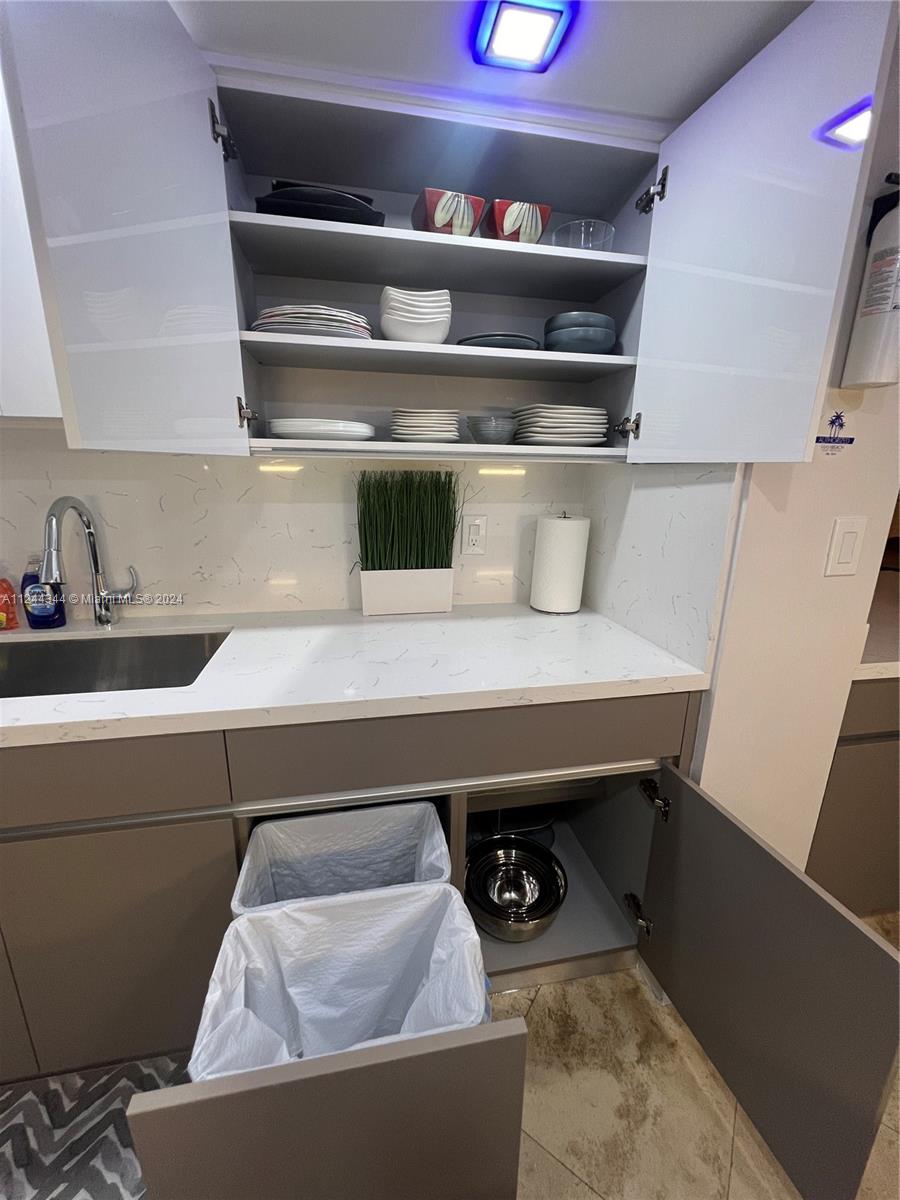 6917 Collins Ave 809, Miami Beach, Florida 33141, 2 Bedrooms Bedrooms, ,1 BathroomBathrooms,Residentiallease,For Rent,6917 Collins Ave 809,A11244344