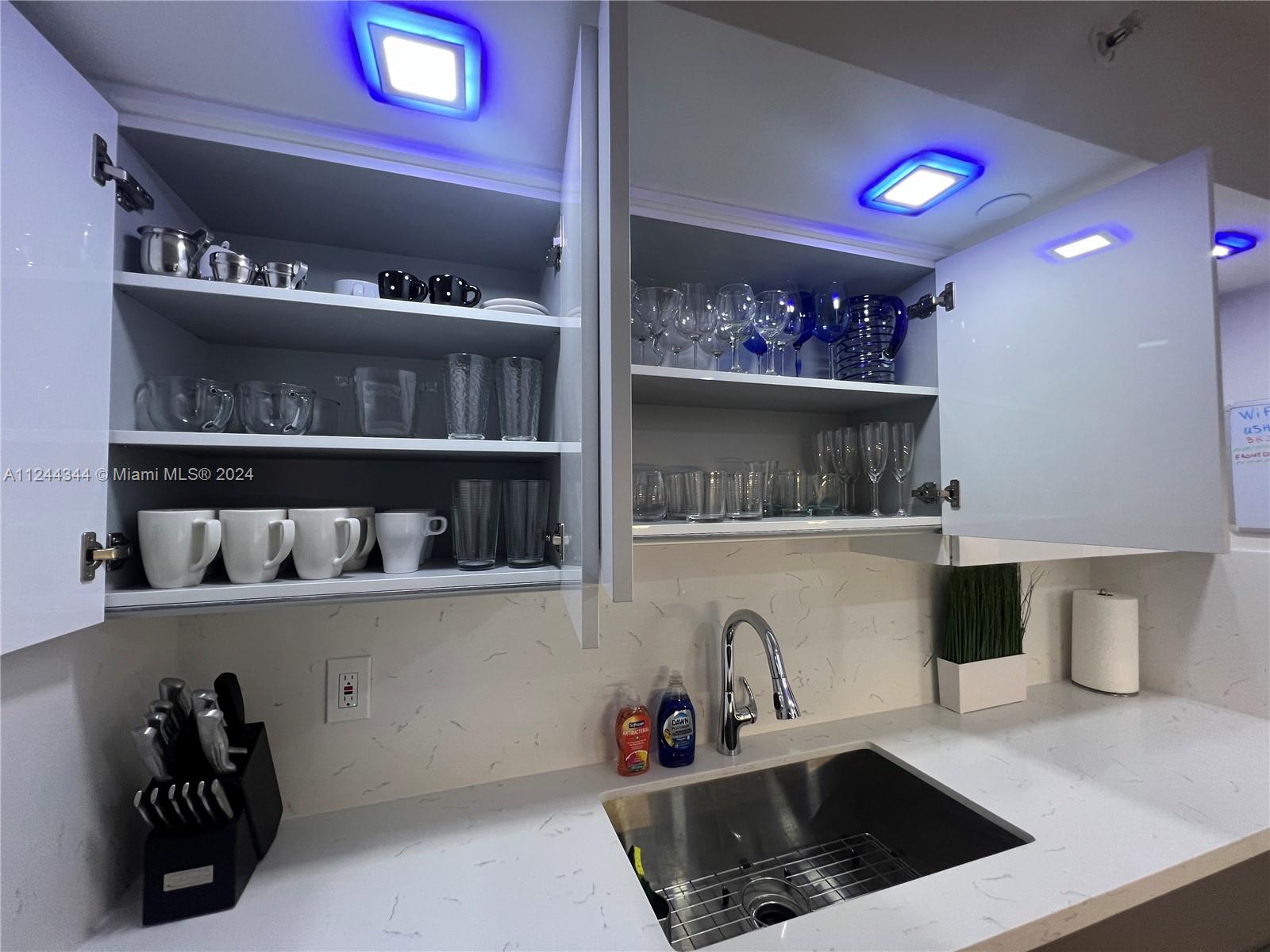 6917 Collins Ave 809, Miami Beach, Florida 33141, 2 Bedrooms Bedrooms, ,1 BathroomBathrooms,Residentiallease,For Rent,6917 Collins Ave 809,A11244344