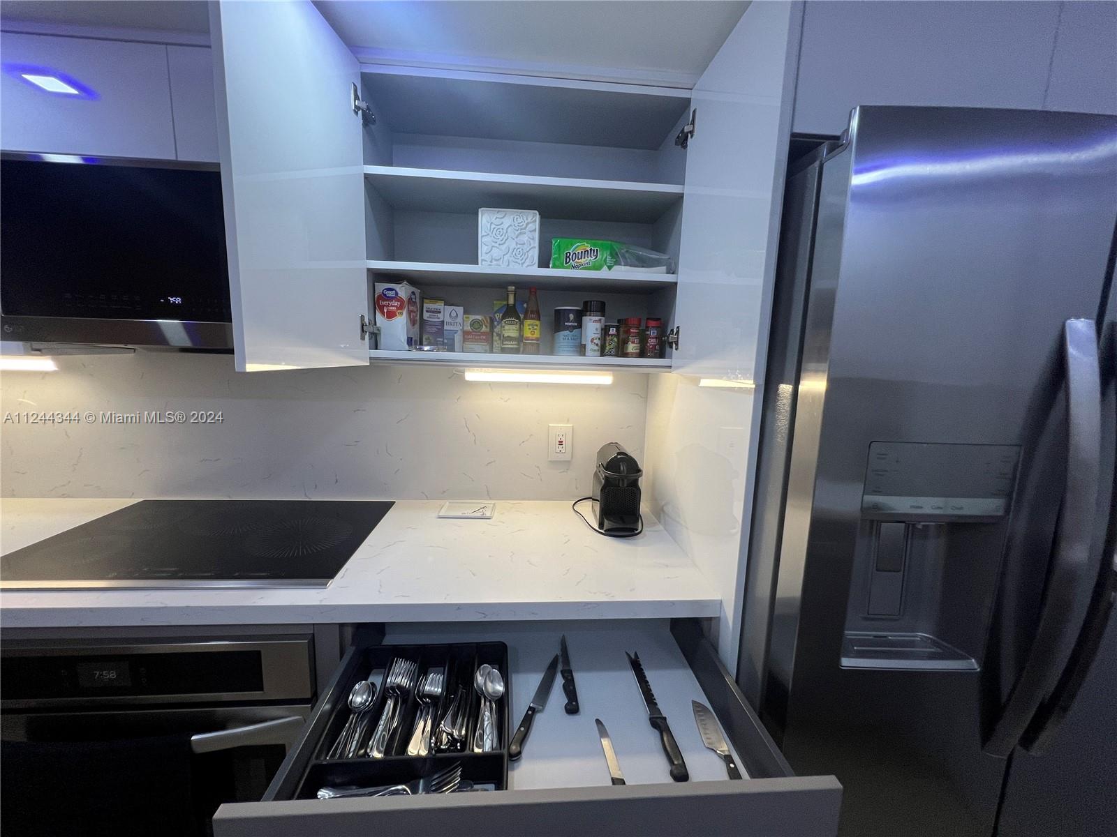 6917 Collins Ave 809, Miami Beach, Florida 33141, 2 Bedrooms Bedrooms, ,1 BathroomBathrooms,Residentiallease,For Rent,6917 Collins Ave 809,A11244344