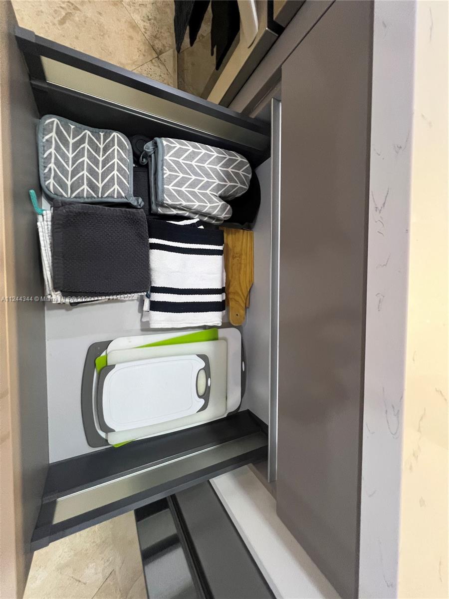 6917 Collins Ave 809, Miami Beach, Florida 33141, 2 Bedrooms Bedrooms, ,1 BathroomBathrooms,Residentiallease,For Rent,6917 Collins Ave 809,A11244344