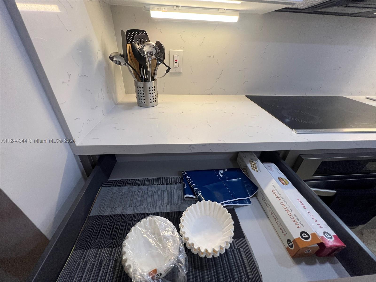 6917 Collins Ave 809, Miami Beach, Florida 33141, 2 Bedrooms Bedrooms, ,1 BathroomBathrooms,Residentiallease,For Rent,6917 Collins Ave 809,A11244344