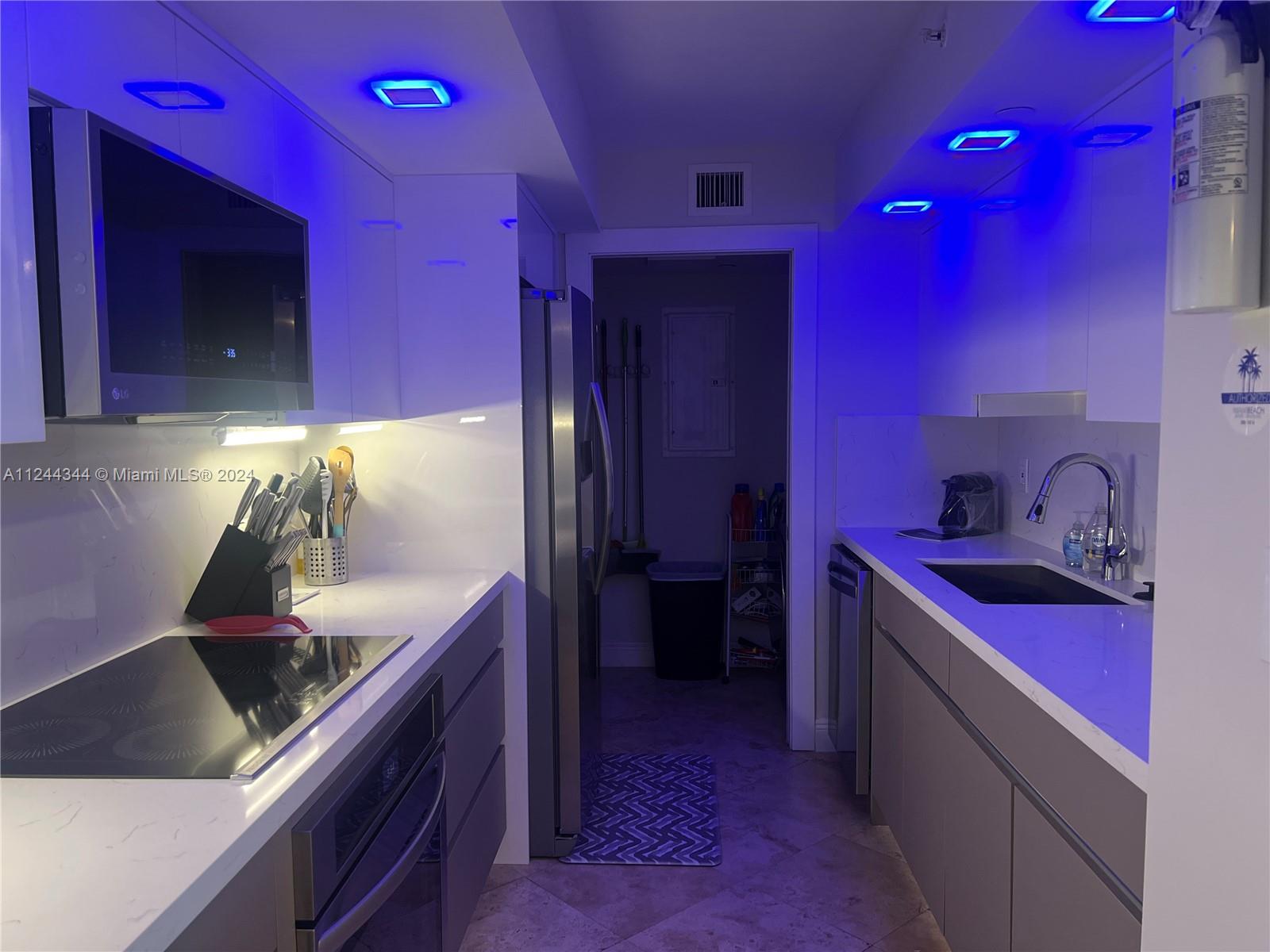 6917 Collins Ave 809, Miami Beach, Florida 33141, 2 Bedrooms Bedrooms, ,1 BathroomBathrooms,Residentiallease,For Rent,6917 Collins Ave 809,A11244344