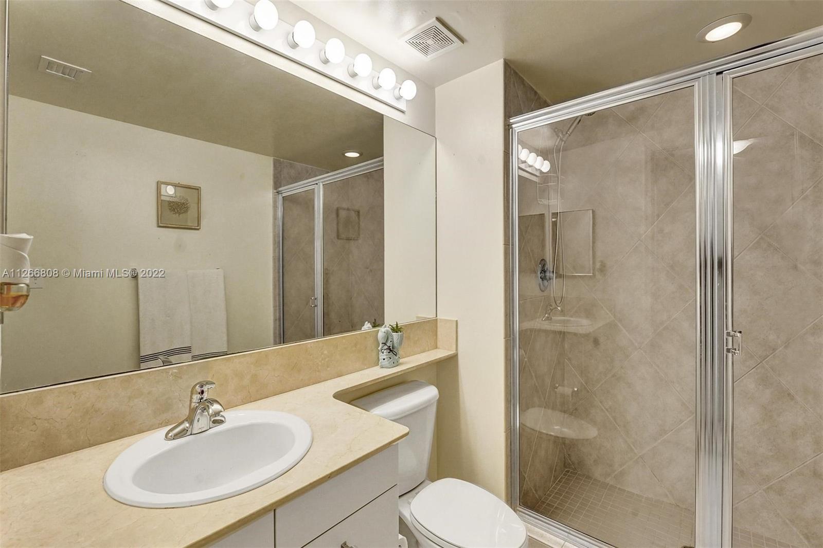 2080 S Ocean Dr 1608, Hallandale Beach, Florida 33009, 2 Bedrooms Bedrooms, ,2 BathroomsBathrooms,Residentiallease,For Rent,2080 S Ocean Dr 1608,A11266808