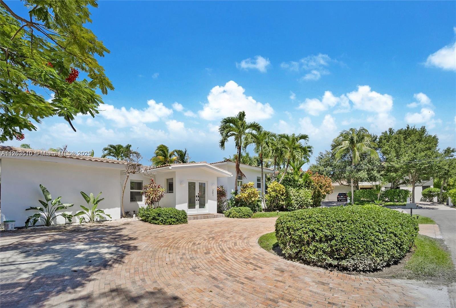 201 Greenwood Dr, Key Biscayne, Florida 33149, 4 Bedrooms Bedrooms, ,4 BathroomsBathrooms,Residentiallease,For Rent,201 Greenwood Dr,A11263510