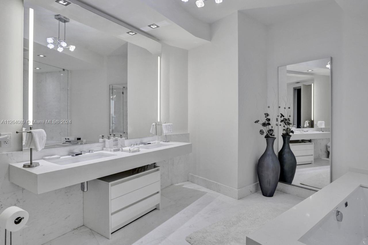 18555 COLLINS AVE 2203, Sunny Isles Beach, Florida 33160, 4 Bedrooms Bedrooms, ,4 BathroomsBathrooms,Residential,For Sale,18555 COLLINS AVE 2203,A11264089