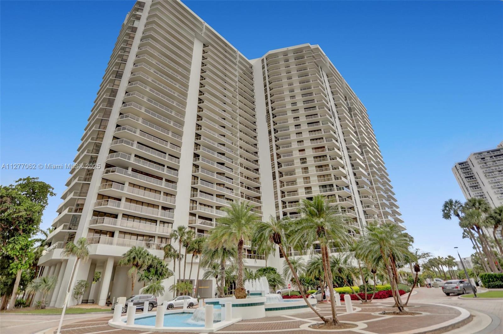 20281 E Country Club Dr 201, Aventura, FL 33180, 2 Bedrooms Bedrooms, ,2 BathroomsBathrooms,Residential,For Sale,Country Club Dr,A11277062