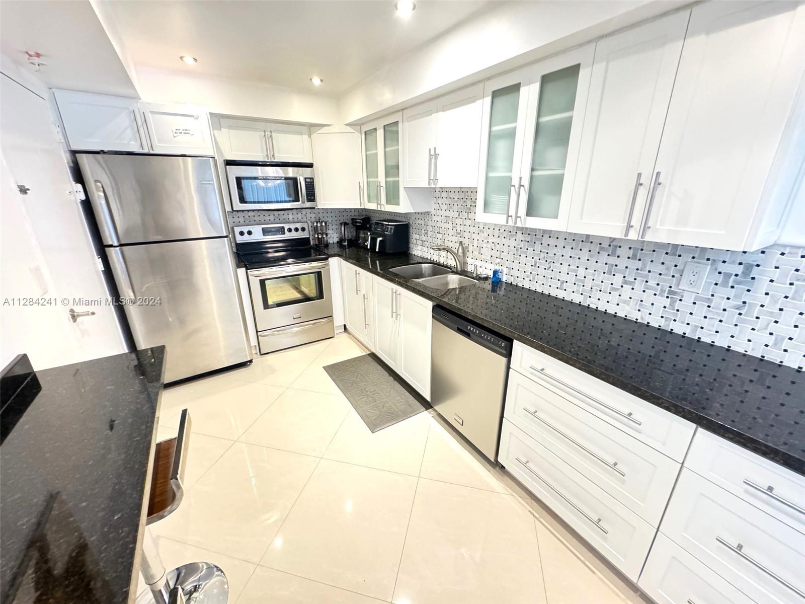 3901 S Ocean Dr 8E, Hollywood, Florida 33019, 2 Bedrooms Bedrooms, ,2 BathroomsBathrooms,Residentiallease,For Rent,3901 S Ocean Dr 8E,A11284241