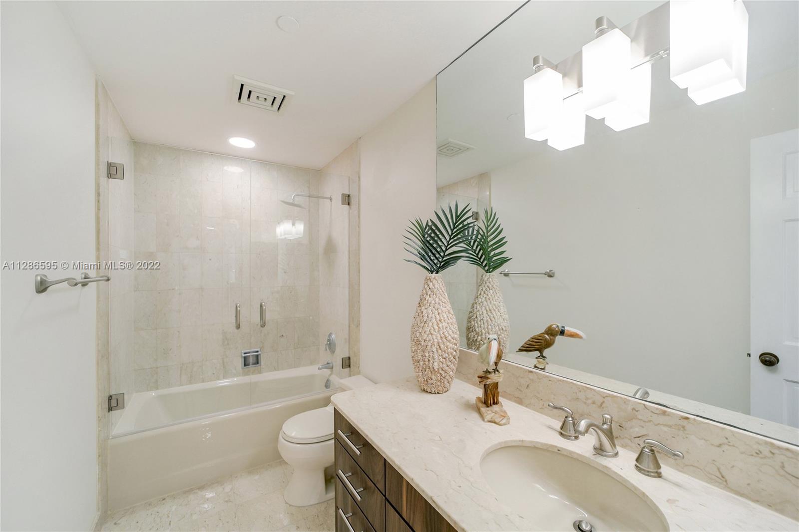 19133 Fisher Island Dr, Miami Beach, FL, 33109 United States, 2 Bedrooms Bedrooms, ,2 BathroomsBathrooms,Residential,For Sale,Fisher Island Dr,A11286595