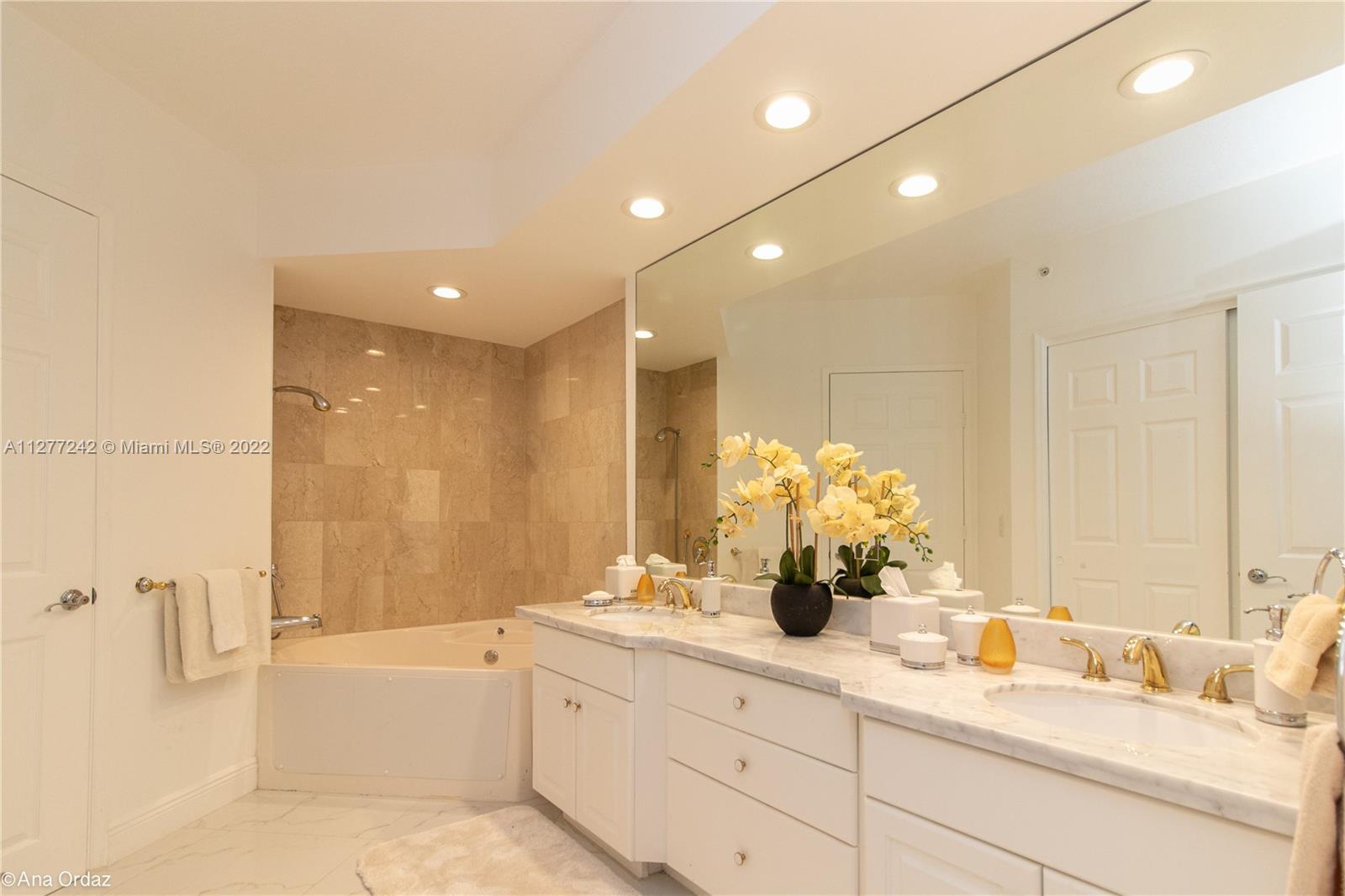 3370 190 St, Aventura, FL, 33180 United States, 2 Bedrooms Bedrooms, ,2 BathroomsBathrooms,Residential,For Sale,190 St,A11277242