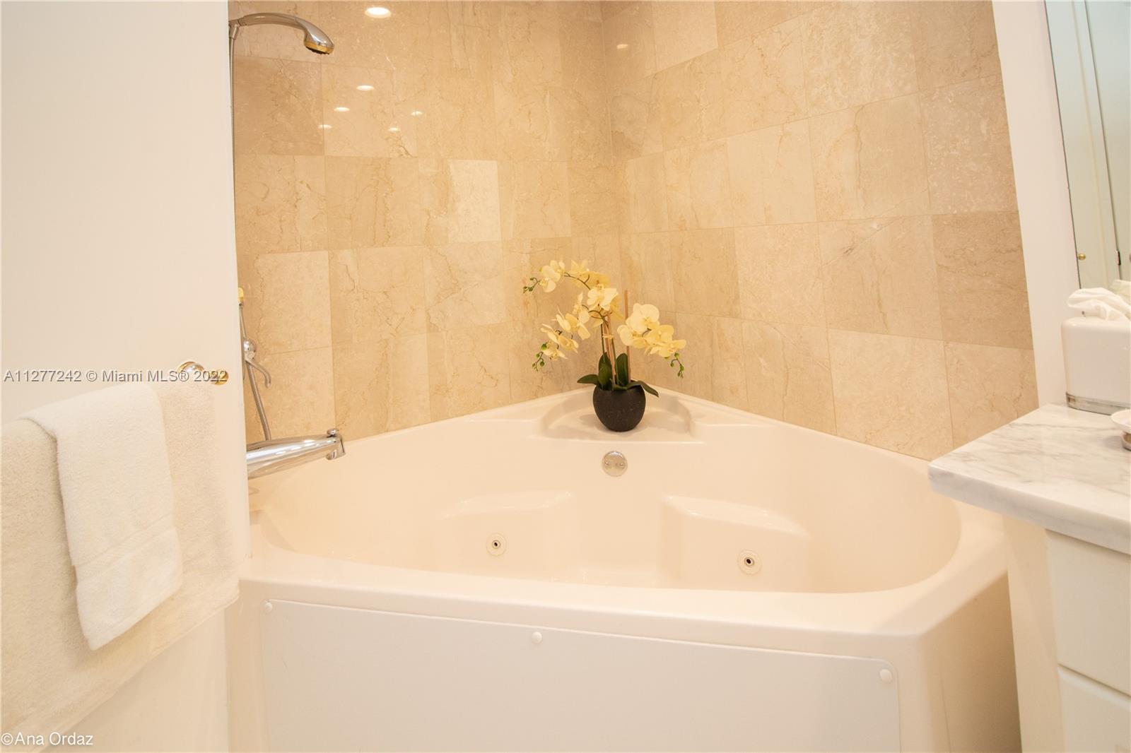 3370 190 St, Aventura, FL, 33180 United States, 2 Bedrooms Bedrooms, ,2 BathroomsBathrooms,Residential,For Sale,190 St,A11277242