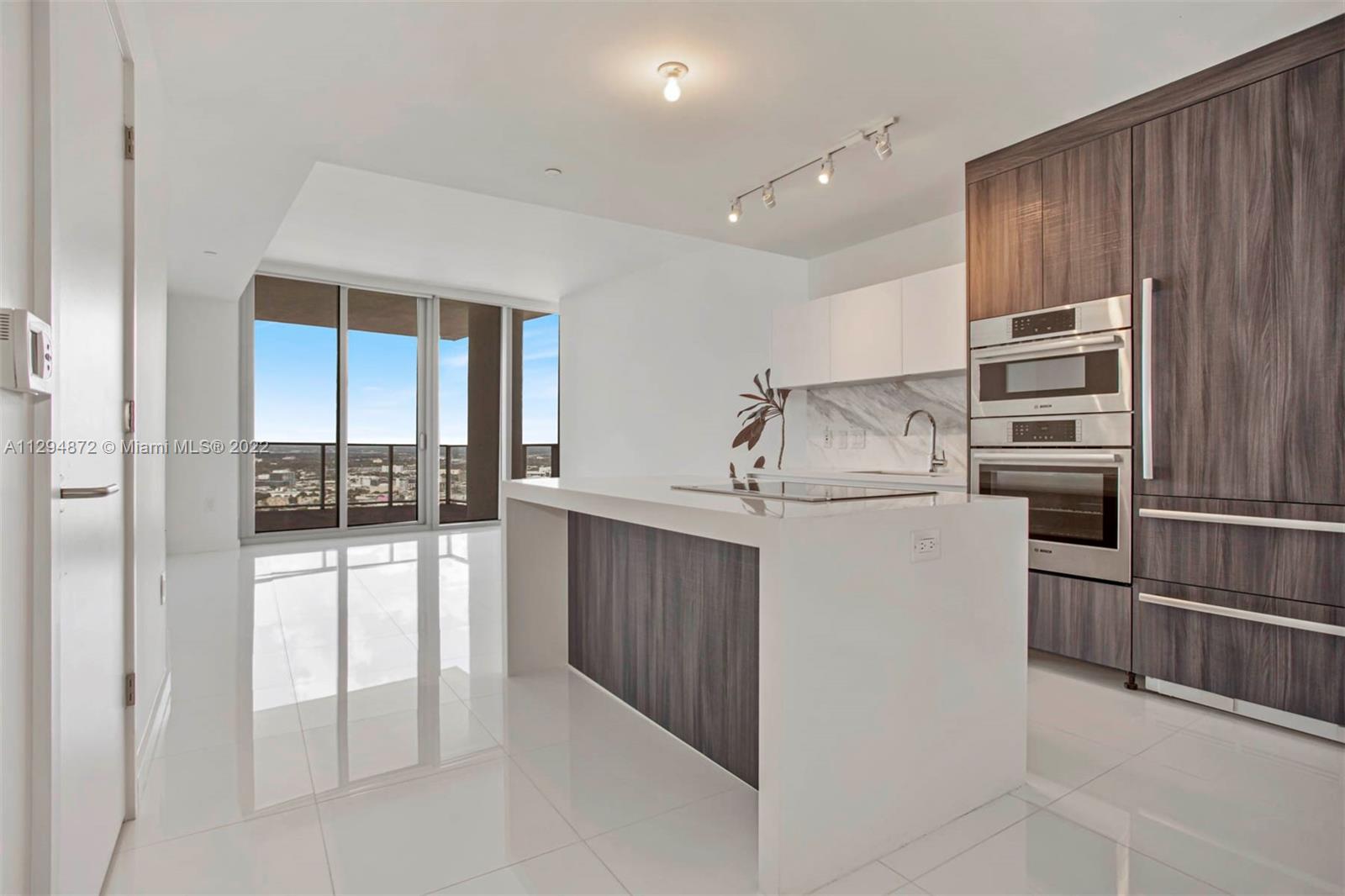 Condo for Sale in Miami, FL