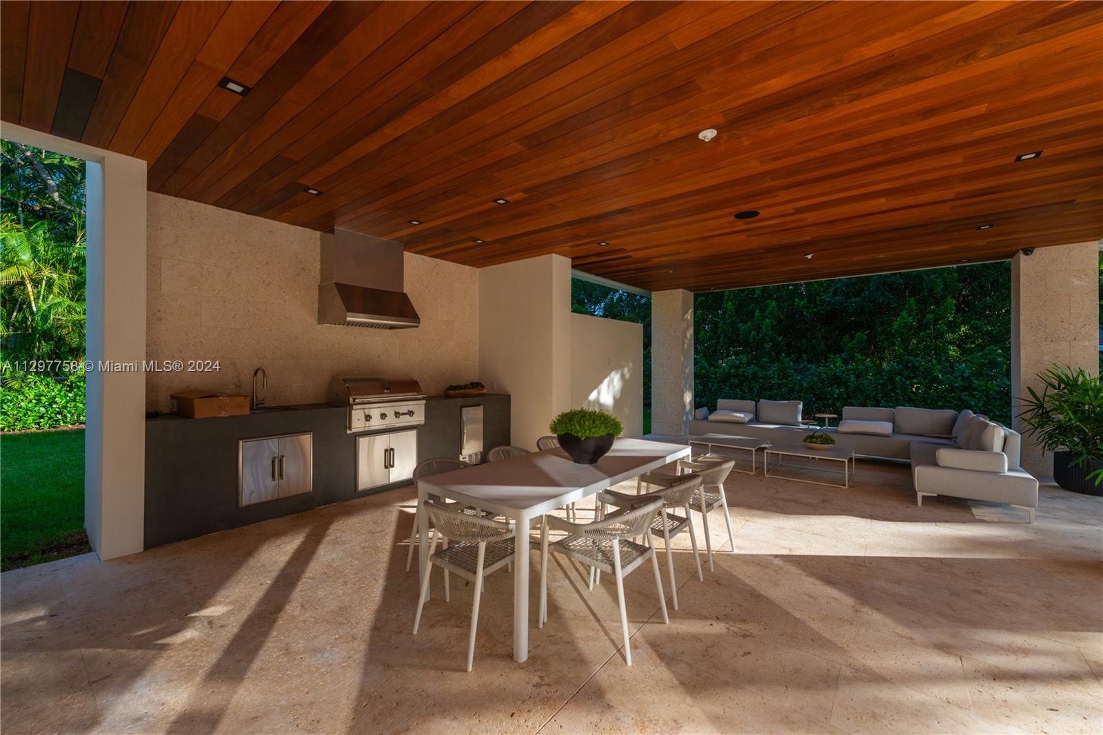 6250 98th St, Pinecrest, FL, 33156 United States, 7 Bedrooms Bedrooms, ,8 BathroomsBathrooms,Residential,For Sale,98th St,A11297758