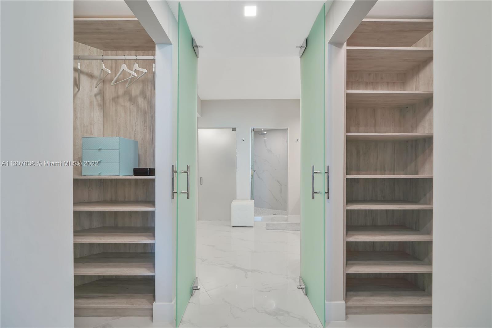 300 Pointe Dr, Miami Beach, FL, 33139 United States, 3 Bedrooms Bedrooms, ,3 BathroomsBathrooms,Residential,For Sale,Pointe Dr,A11307038