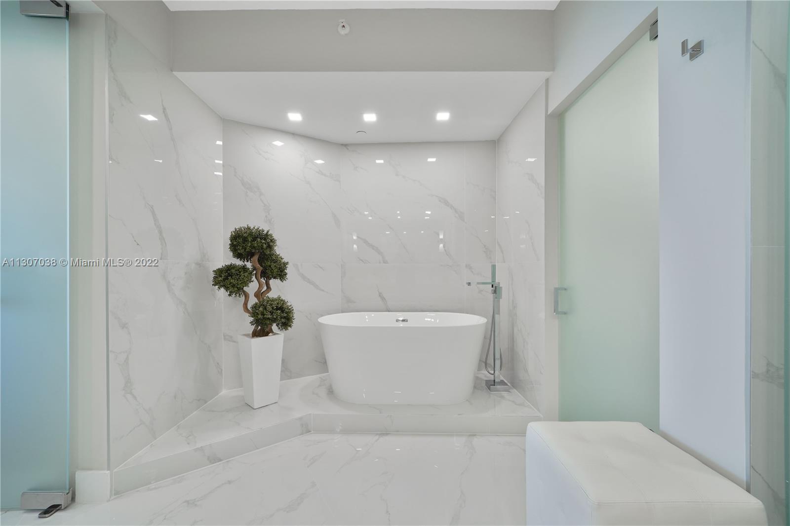 300 Pointe Dr, Miami Beach, FL, 33139 United States, 3 Bedrooms Bedrooms, ,3 BathroomsBathrooms,Residential,For Sale,Pointe Dr,A11307038