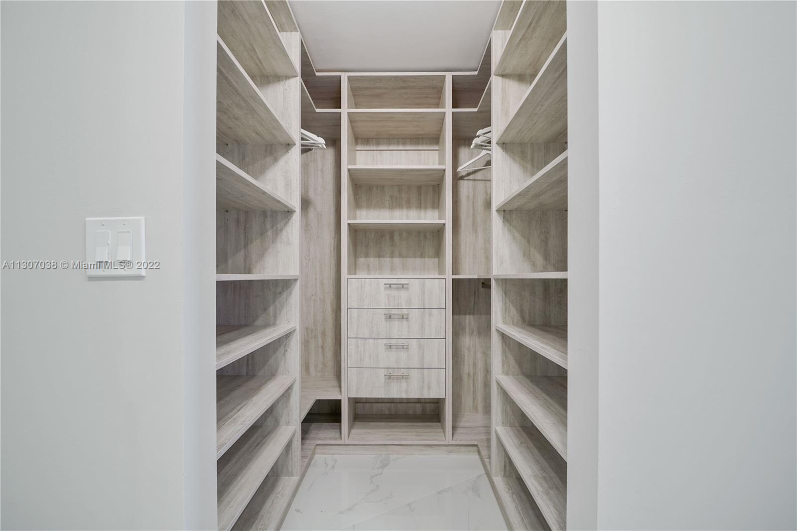 300 Pointe Dr, Miami Beach, FL, 33139 United States, 3 Bedrooms Bedrooms, ,3 BathroomsBathrooms,Residential,For Sale,Pointe Dr,A11307038