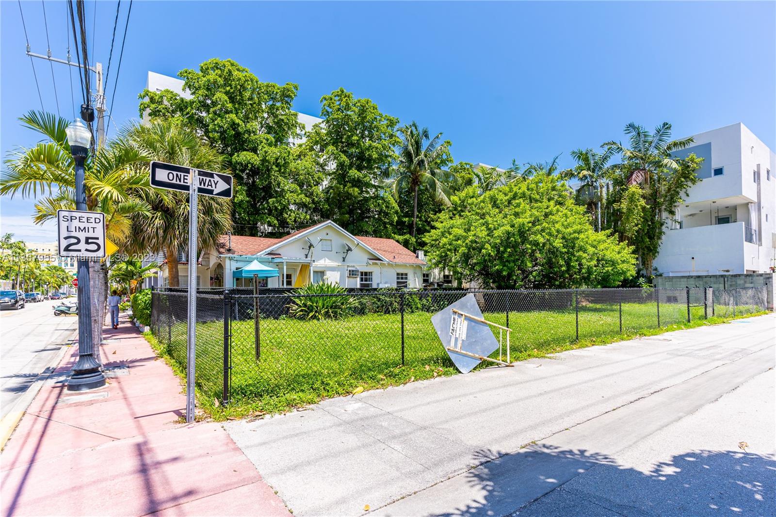 912 4th St, Miami Beach, FL, 33139 United States, 3 Bedrooms Bedrooms, ,3 BathroomsBathrooms,Residential,For Sale,4th St,A11307955