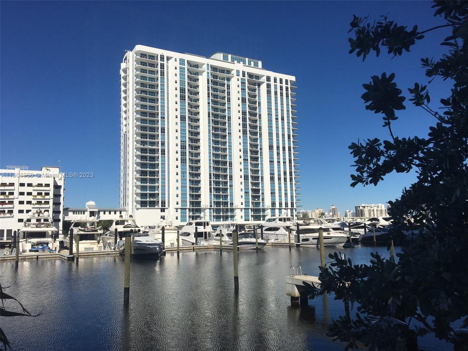 Apartamento à Venda em North Miami Beach, FL