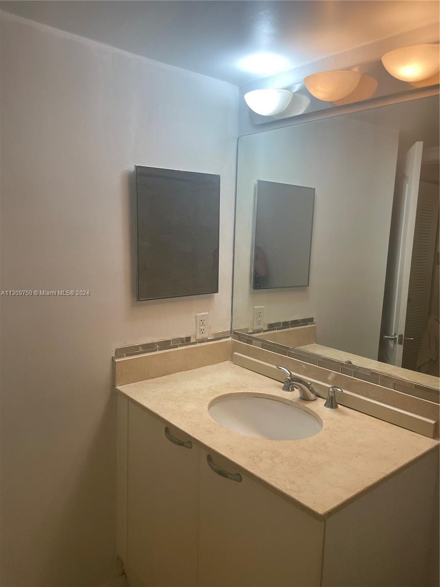 2101 Brickell Ave 502, Miami, Florida 33129, 1 Bedroom Bedrooms, ,1 BathroomBathrooms,Residentiallease,For Rent,2101 Brickell Ave 502,A11309750
