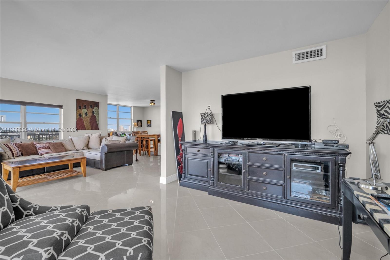 300 Bayview Dr, Sunny Isles Beach, FL, 33160 United States, 3 Bedrooms Bedrooms, ,2 BathroomsBathrooms,Residential,For Sale,Bayview Dr,A11309805