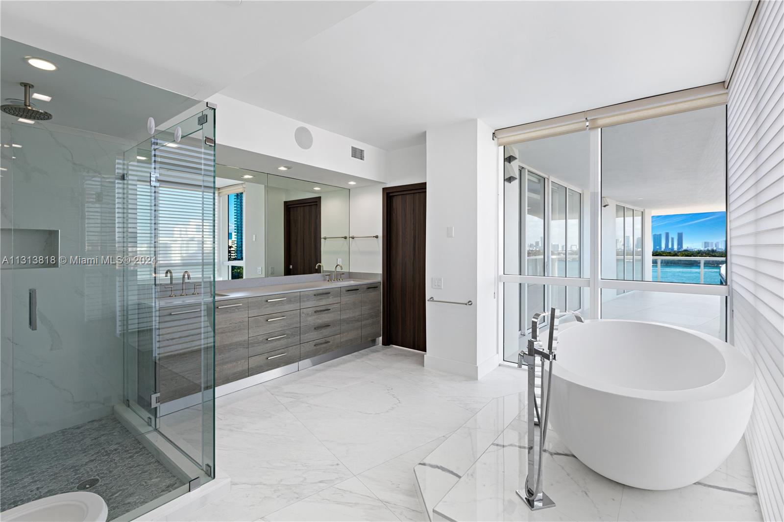 450 Alton Rd, Miami Beach, FL, 33139 United States, 4 Bedrooms Bedrooms, ,4 BathroomsBathrooms,Residential,For Sale,Alton Rd,A11313818