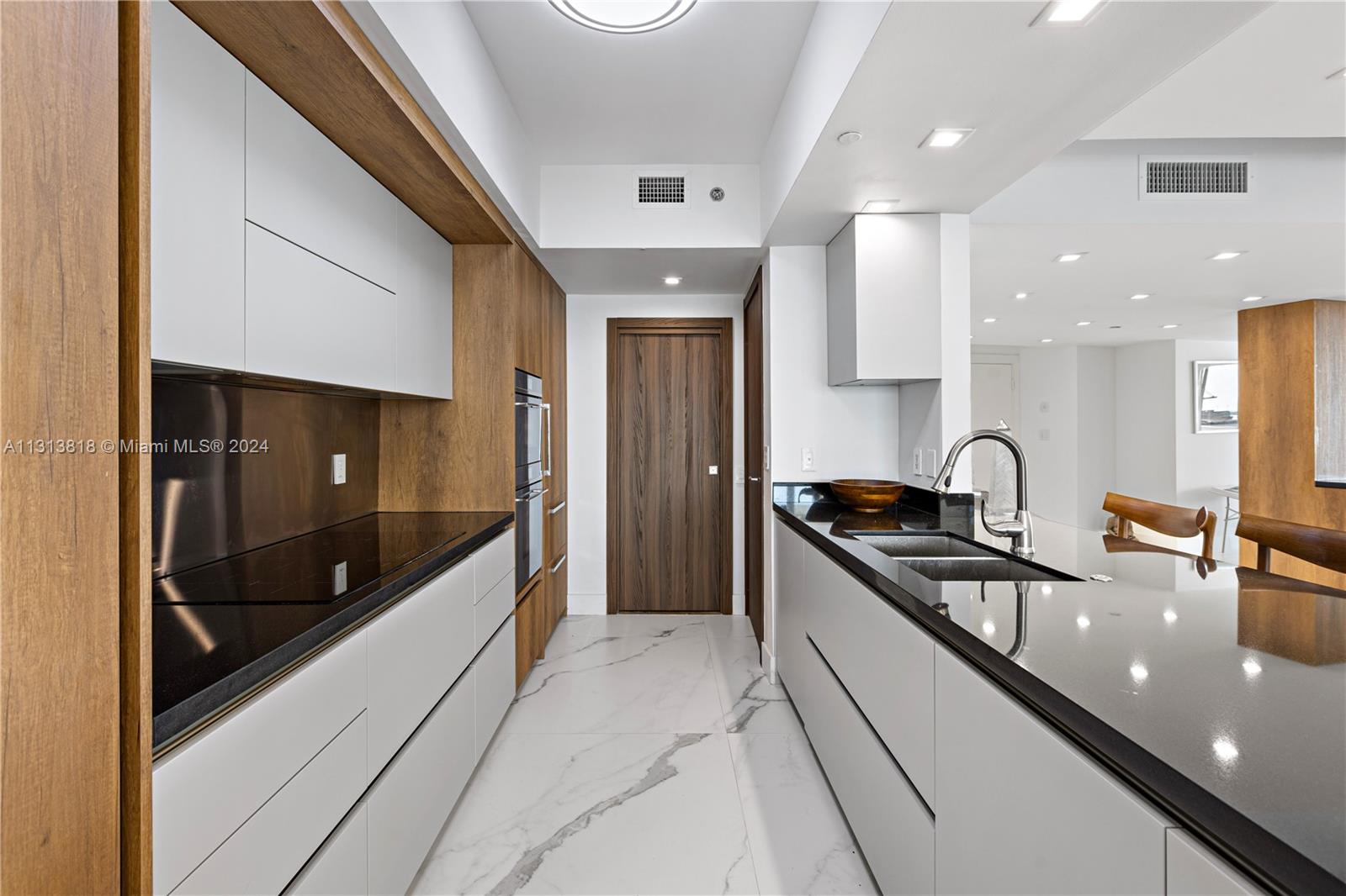 450 Alton Rd, Miami Beach, FL, 33139 United States, 4 Bedrooms Bedrooms, ,4 BathroomsBathrooms,Residential,For Sale,Alton Rd,A11313818