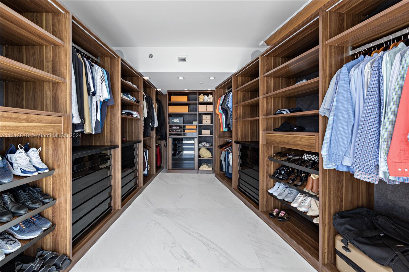 450 Alton Rd, Miami Beach, FL, 33139 United States, 4 Bedrooms Bedrooms, ,4 BathroomsBathrooms,Residential,For Sale,Alton Rd,A11313818