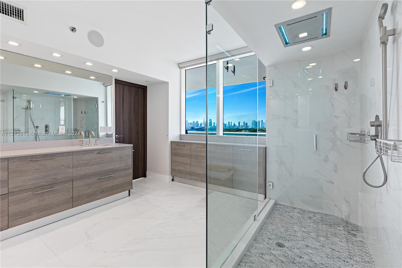 450 Alton Rd 901-902, Miami Beach, Florida 33139, 4 Bedrooms Bedrooms, ,4 BathroomsBathrooms,Residential,For Sale,450 Alton Rd 901-902,A11313818