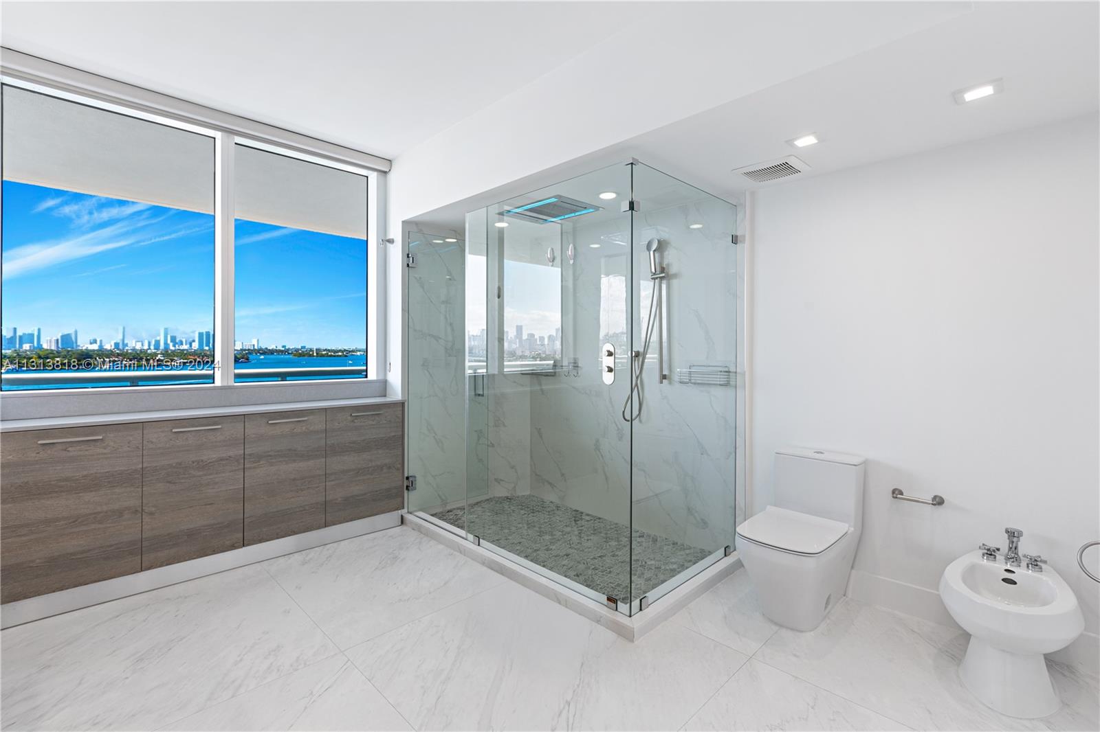 450 Alton Rd, Miami Beach, FL, 33139 United States, 4 Bedrooms Bedrooms, ,4 BathroomsBathrooms,Residential,For Sale,Alton Rd,A11313818