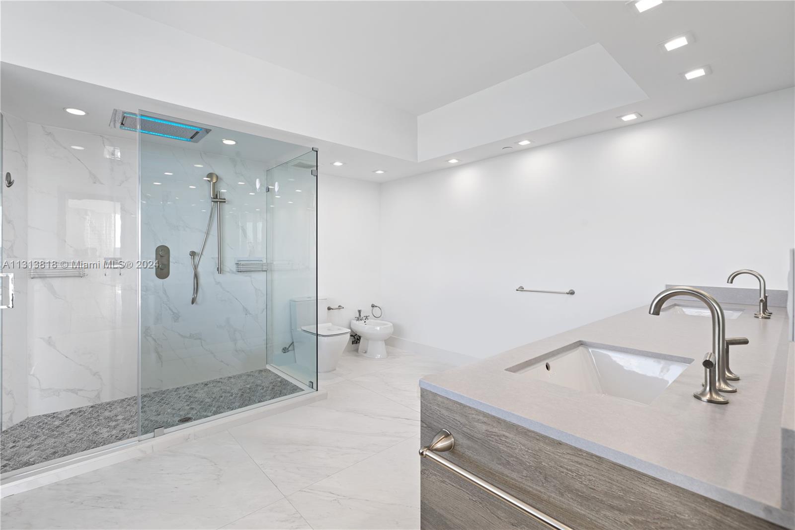 450 Alton Rd, Miami Beach, FL, 33139 United States, 4 Bedrooms Bedrooms, ,4 BathroomsBathrooms,Residential,For Sale,Alton Rd,A11313818